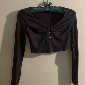 black button long sleeve crop top